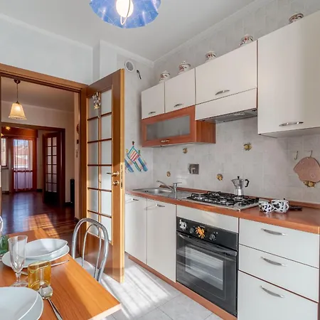 Guesthost - Crocetta Residence! Modern & Roomy Flat Apartmán