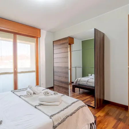 Guesthost - Crocetta Residence! Modern & Roomy Flat *