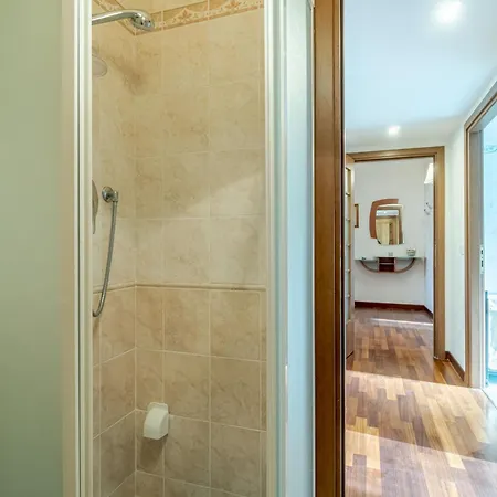 Guesthost - Crocetta Residence! Modern & Roomy Flat