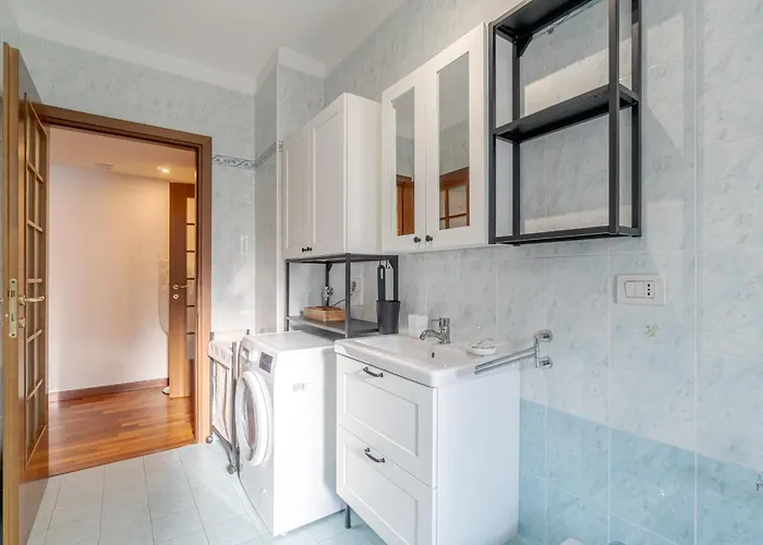 Guesthost - Crocetta Residence! Modern & Roomy Flat Турин