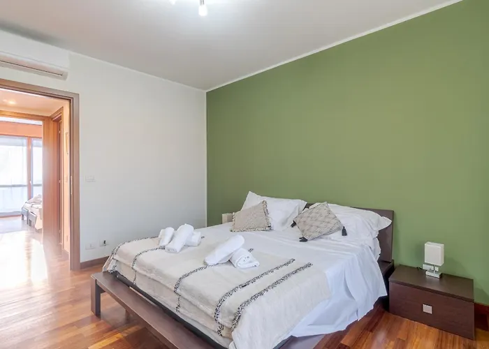 Guesthost - Crocetta Residence! Modern & Roomy Flat * Турин