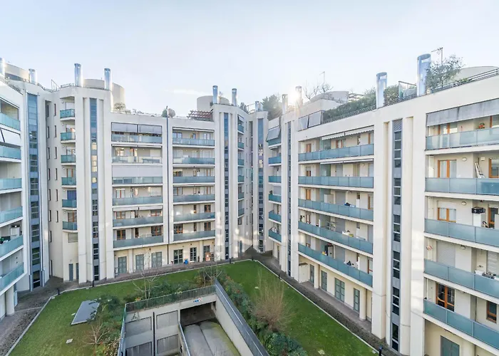 Апартаменты Guesthost - Crocetta Residence! Modern & Roomy Flat *