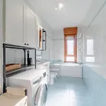 Daire Guesthost - Crocetta Residence! Modern & Roomy Flat