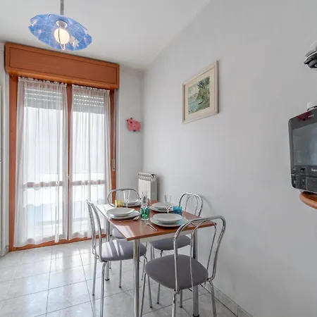 Guesthost - Crocetta Residence! Modern & Roomy Flat Daire