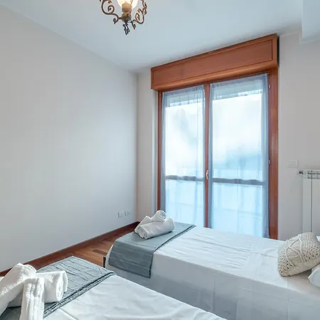 アパート Guesthost - Crocetta Residence! Modern & Roomy Flat トリノ