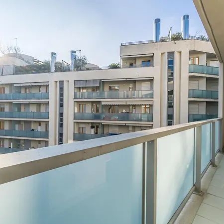 アパート Guesthost - Crocetta Residence! Modern & Roomy Flat *