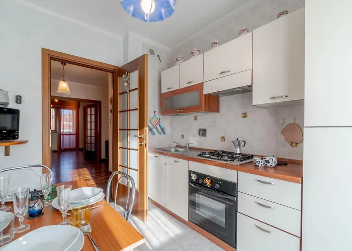 Guesthost - Crocetta Residence! Modern & Roomy Flat アパート