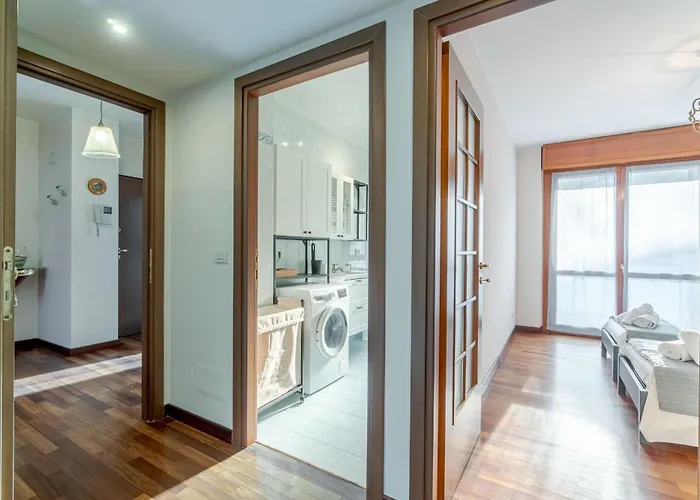 アパート Guesthost - Crocetta Residence! Modern & Roomy Flat トリノ