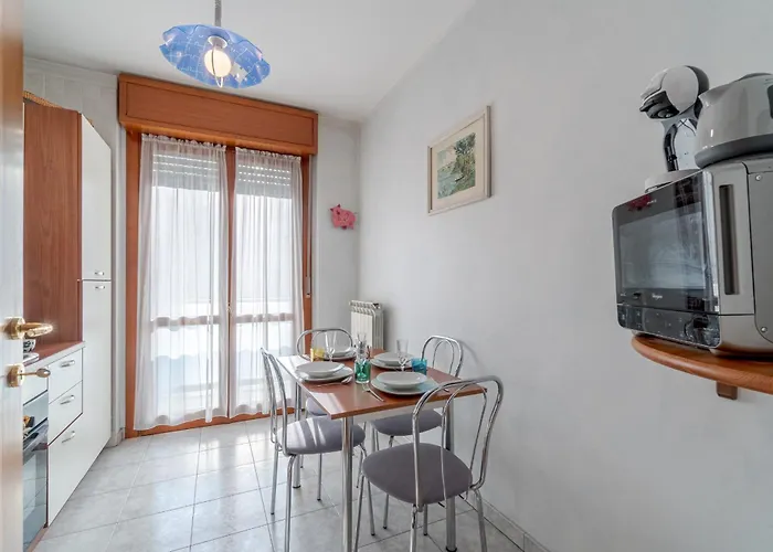 Guesthost - Crocetta Residence! Modern & Roomy Flat アパート