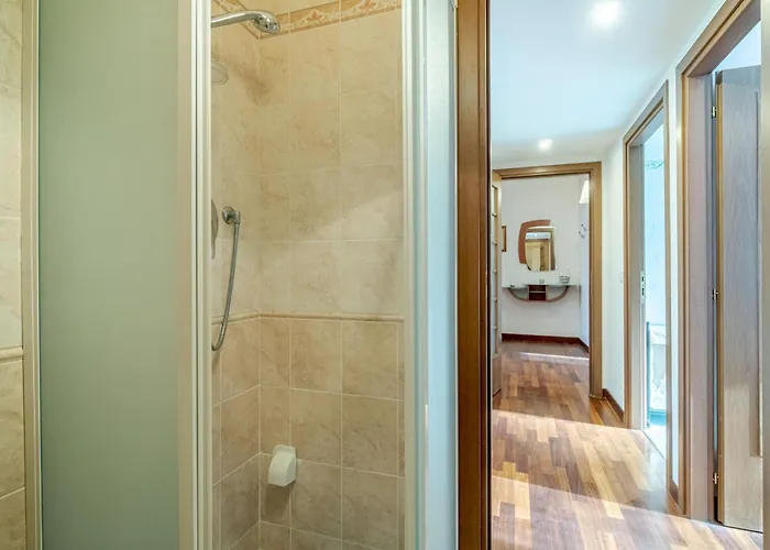 Guesthost - Crocetta Residence! Modern & Roomy Flat