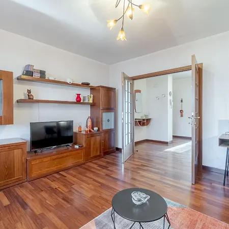 Guesthost - Crocetta Residence! Modern & Roomy Flat * Турин