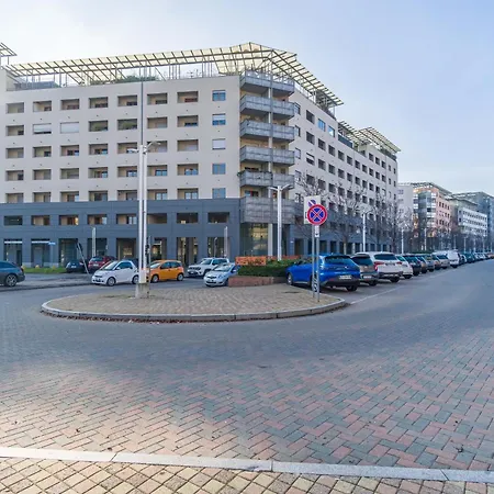 Guesthost - Crocetta Residence! Modern & Roomy Flat