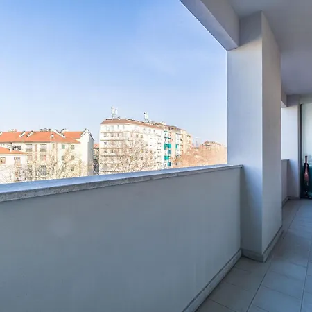 Guesthost - Crocetta Residence! Modern & Roomy Flat Турин