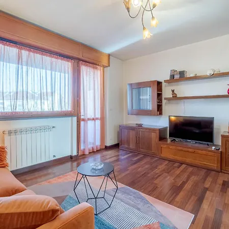 Guesthost - Crocetta Residence! Modern & Roomy Flat